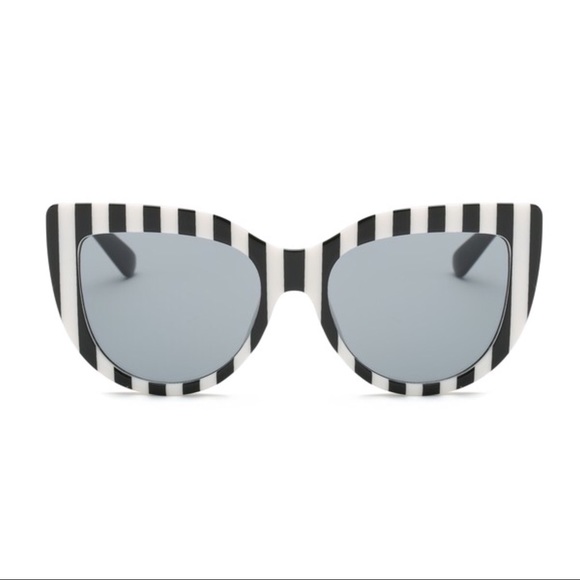 ๐๐๐HP๐5โญ๏ธOversized Cat Eye Sunglasses - Picture 4 of 6